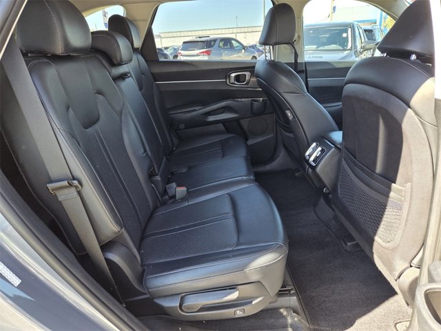 2021 Kia Sorento S Image 7 of 33