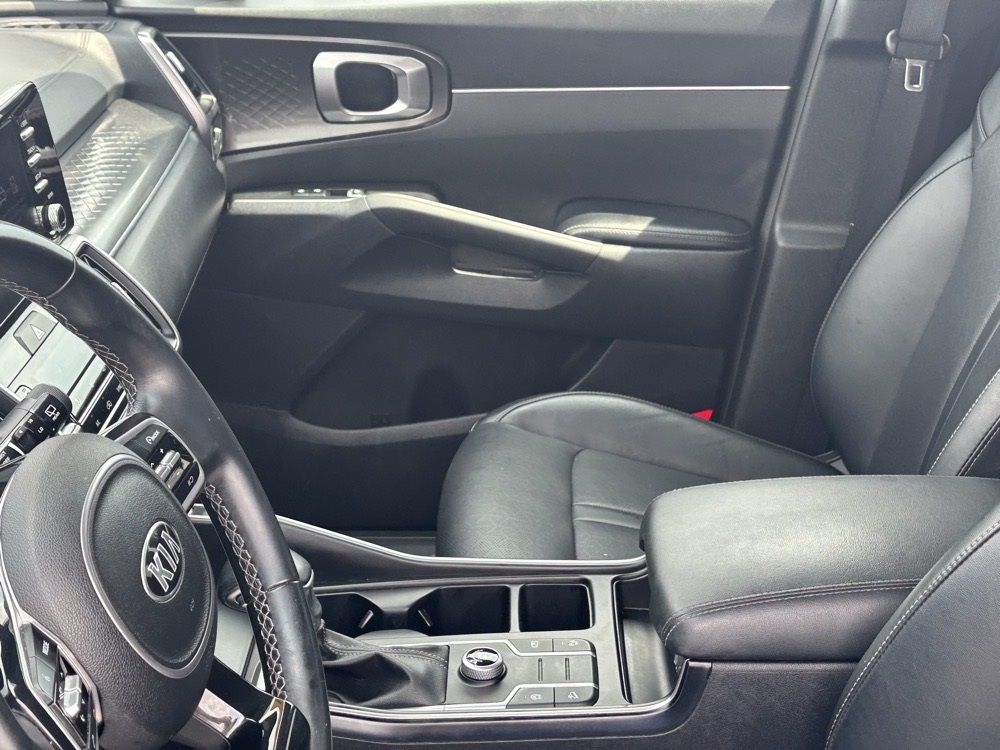 Vehicle image 11 of 33