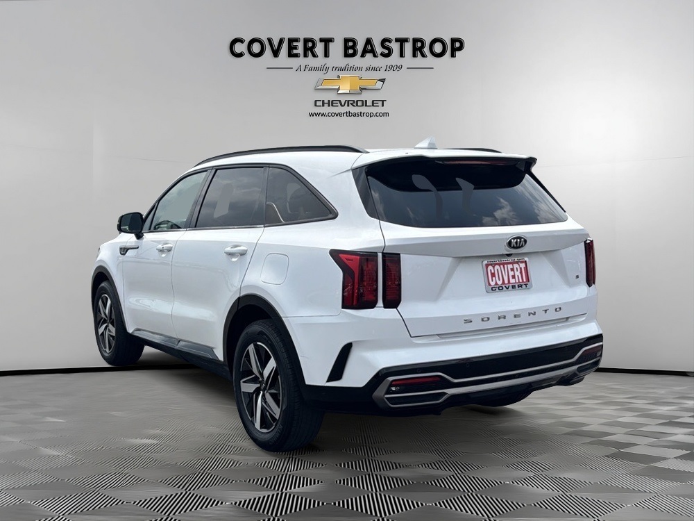 Vehicle image 4 of 33