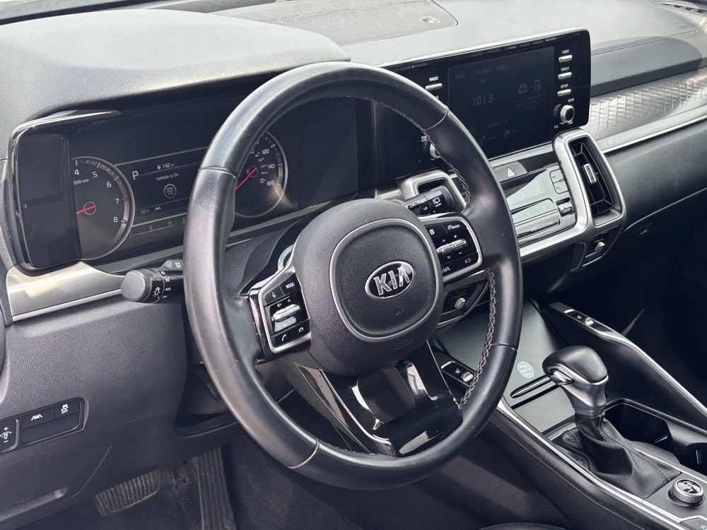 Vehicle image 9 of 33