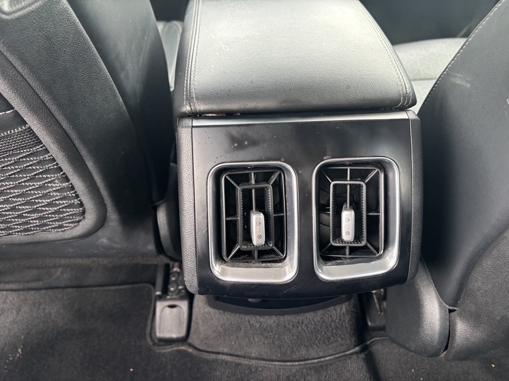 Vehicle image 29 of 33