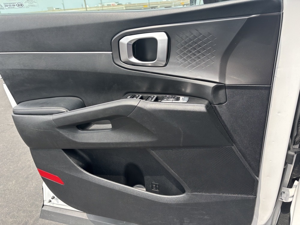 Vehicle image 24 of 33