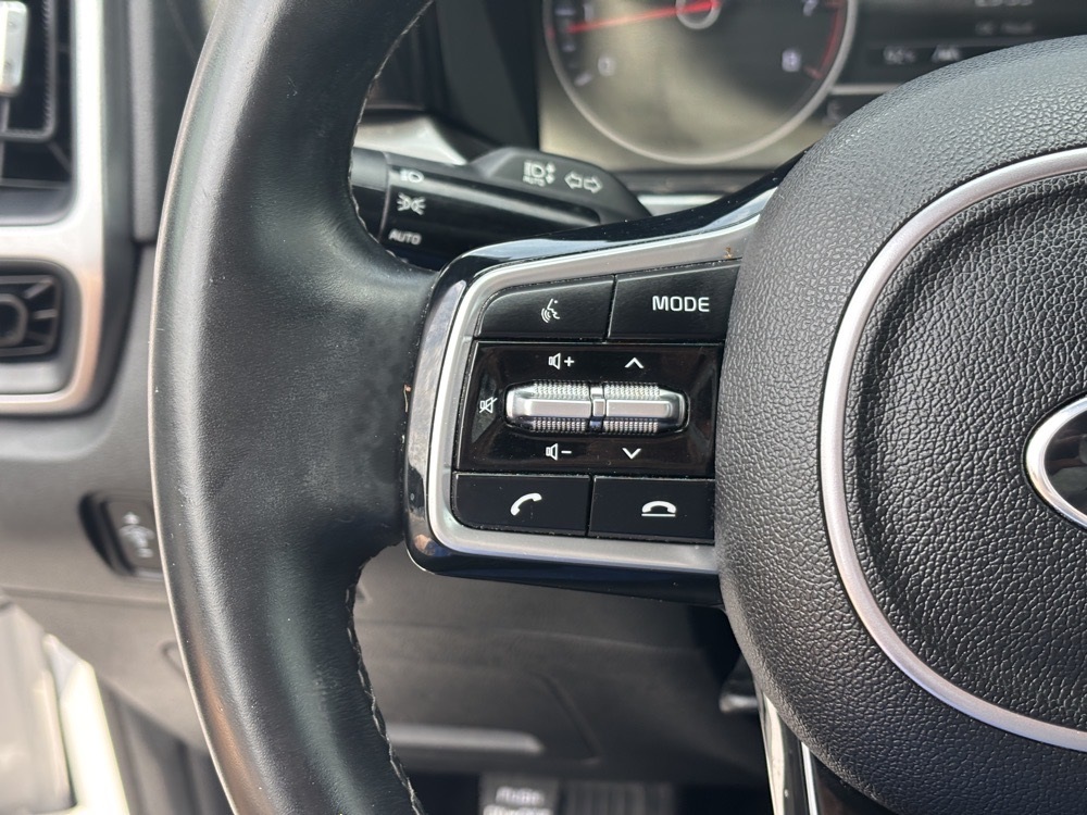 Vehicle image 17 of 33