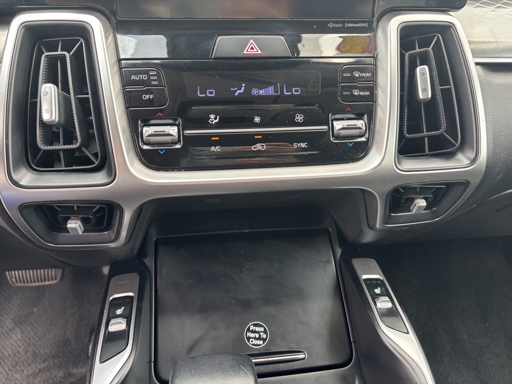 Vehicle image 19 of 33
