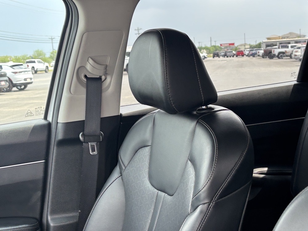 Vehicle image 14 of 33