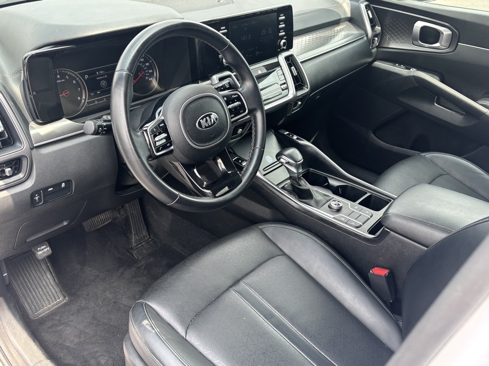 Vehicle image 8 of 33