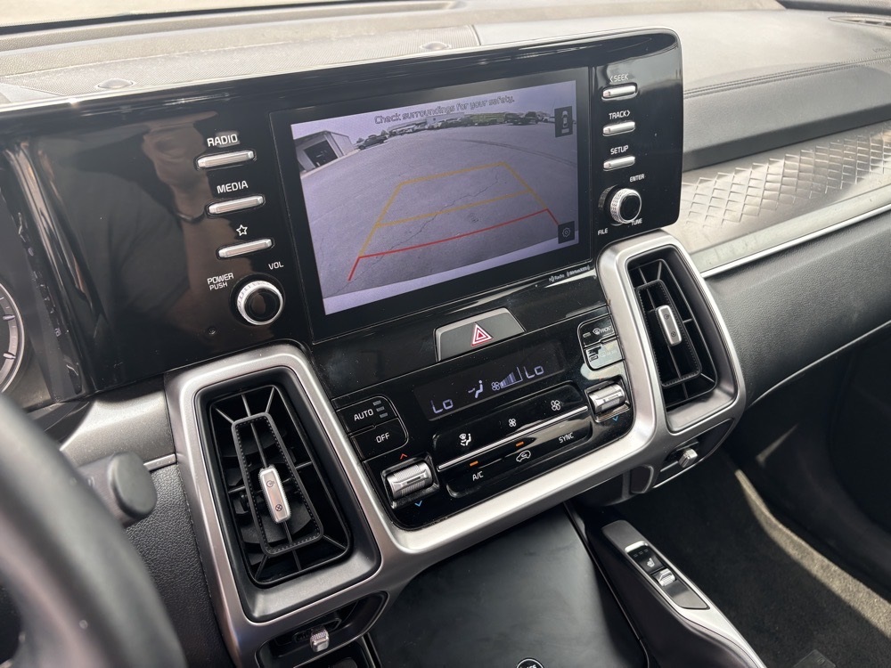 Vehicle image 21 of 33