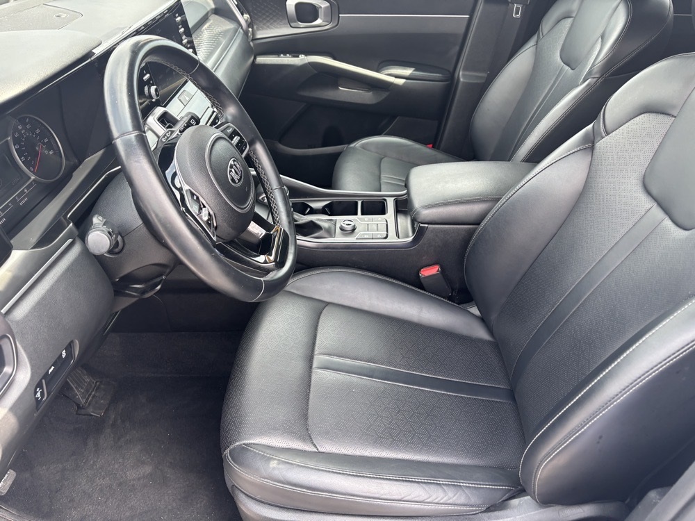 Vehicle image 10 of 33