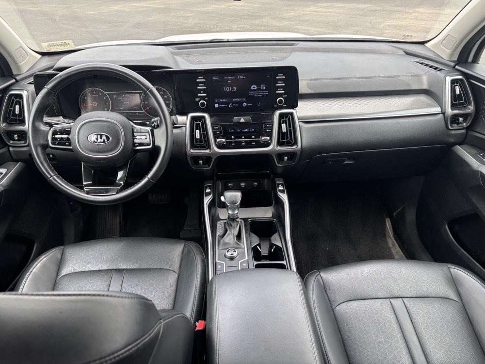 Vehicle image 28 of 33