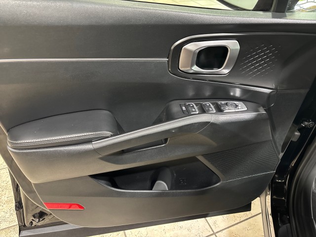 Vehicle image 8 of 33