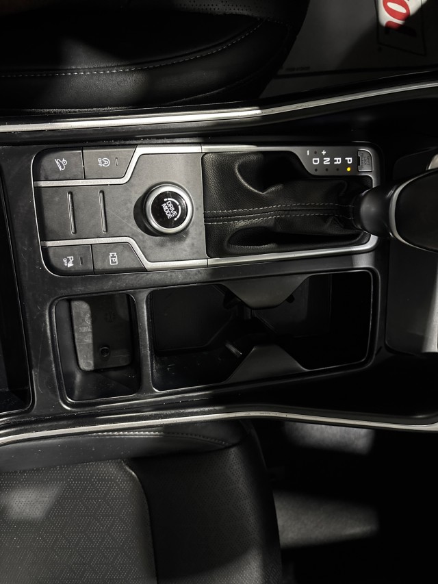 Vehicle image 14 of 33