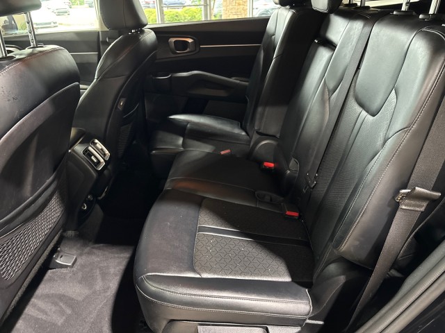 Vehicle image 21 of 33
