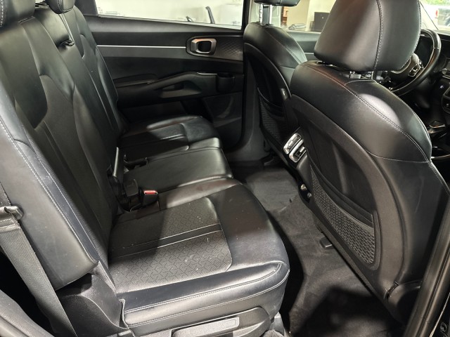 Vehicle image 19 of 33