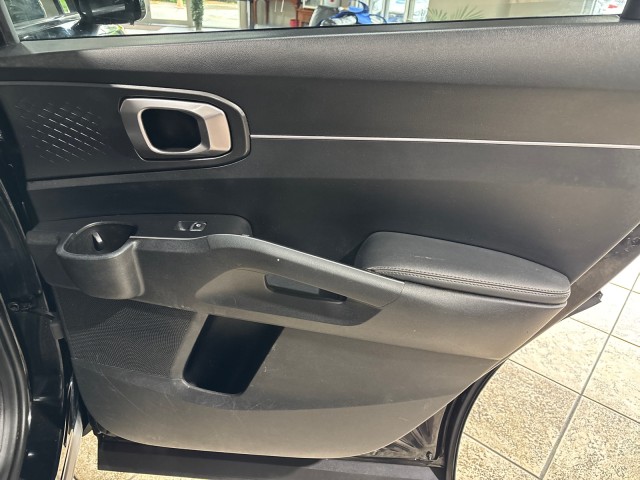 Vehicle image 18 of 33