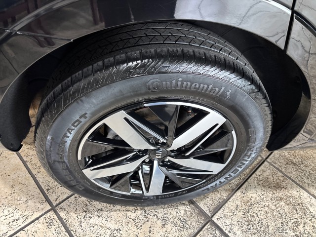 Vehicle image 26 of 33