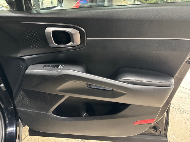 Vehicle image 15 of 33