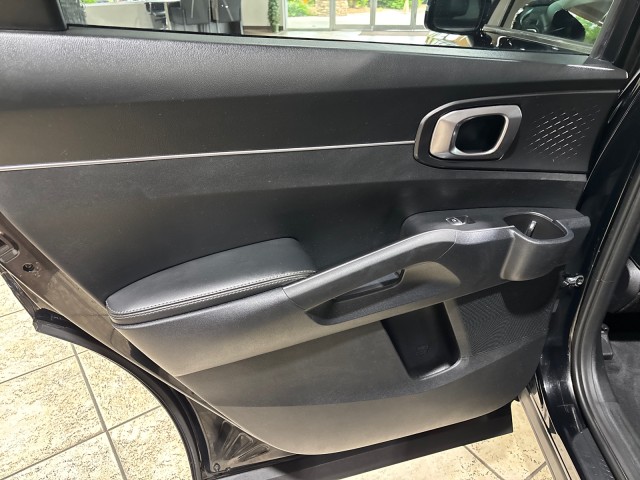 Vehicle image 20 of 33