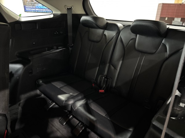 Vehicle image 22 of 33
