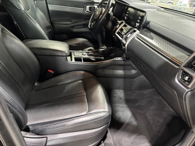 Vehicle image 16 of 33