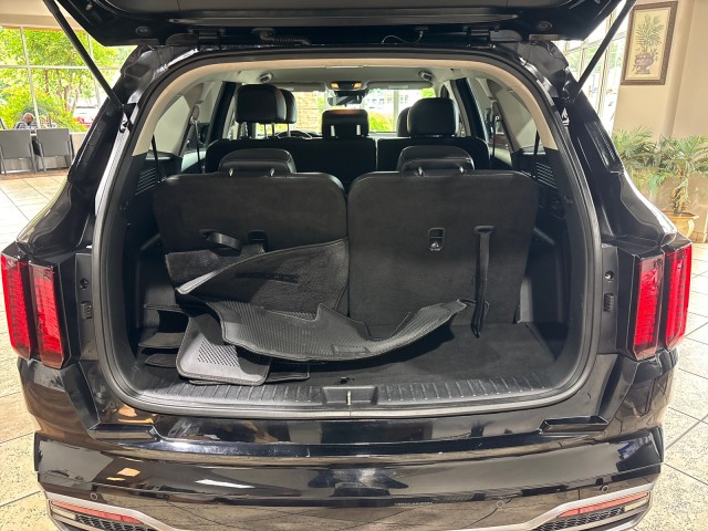 Vehicle image 23 of 33