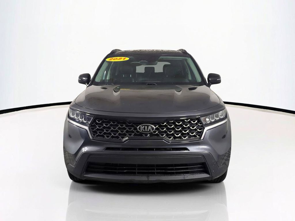 2021 Kia Sorento S Image 2 of 39