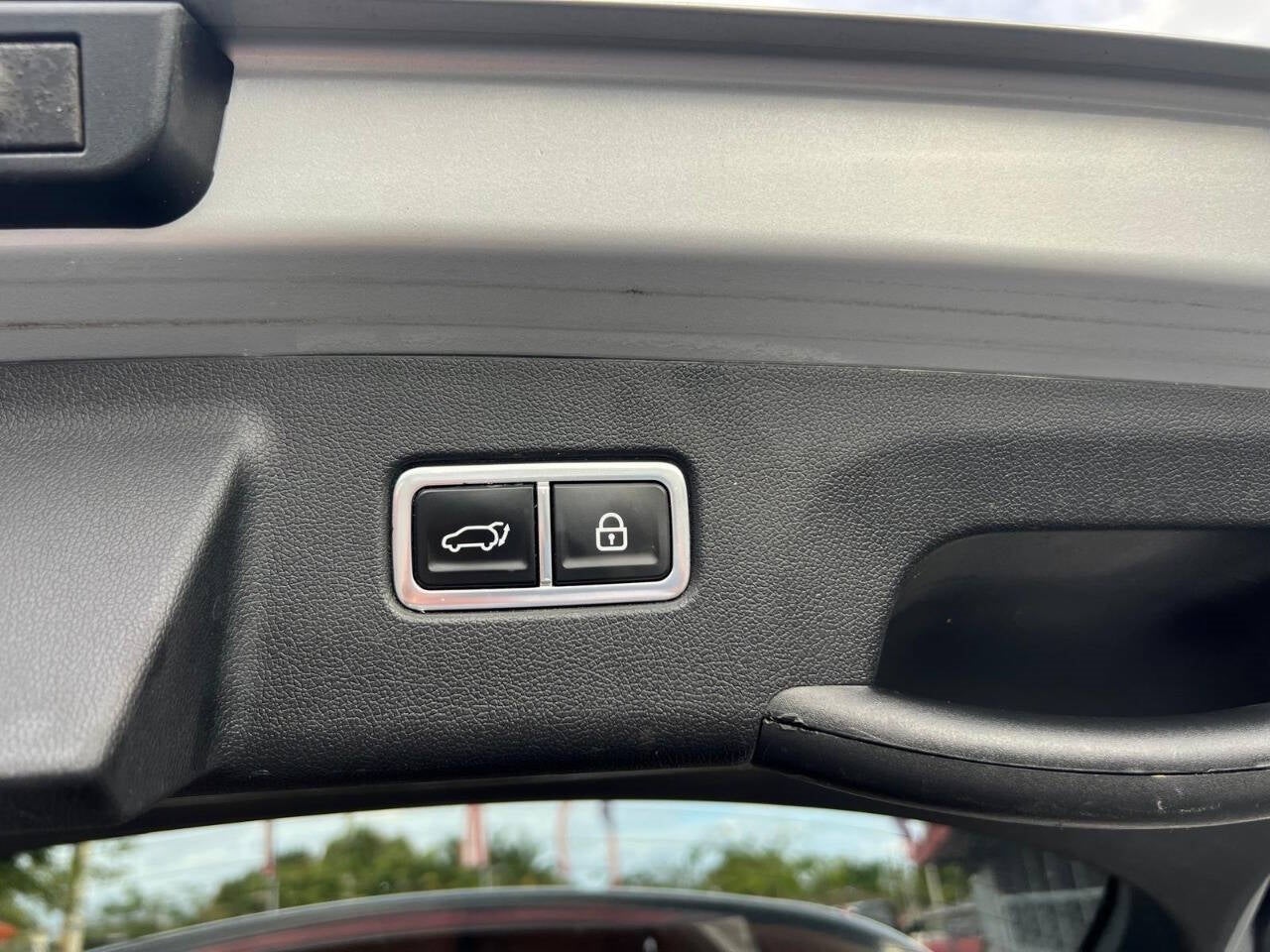 Vehicle image 33 of 55