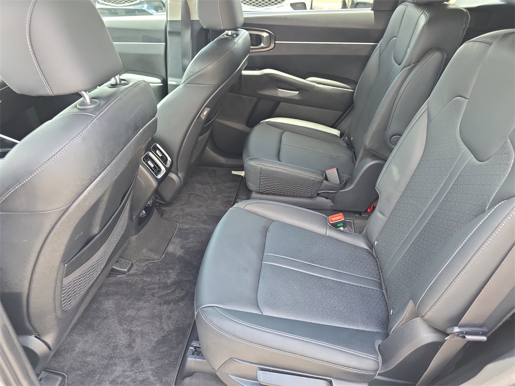 Vehicle image 22 of 31