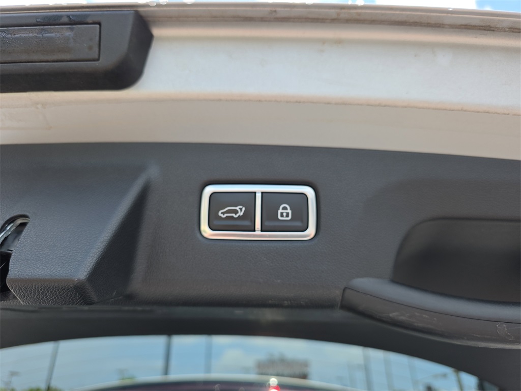 Vehicle image 30 of 31