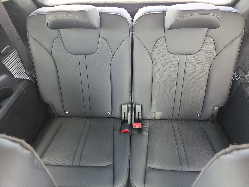Vehicle image 24 of 31