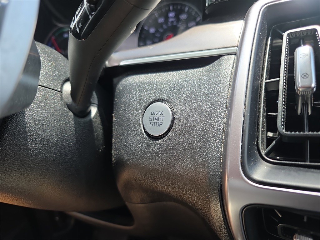 Vehicle image 16 of 31