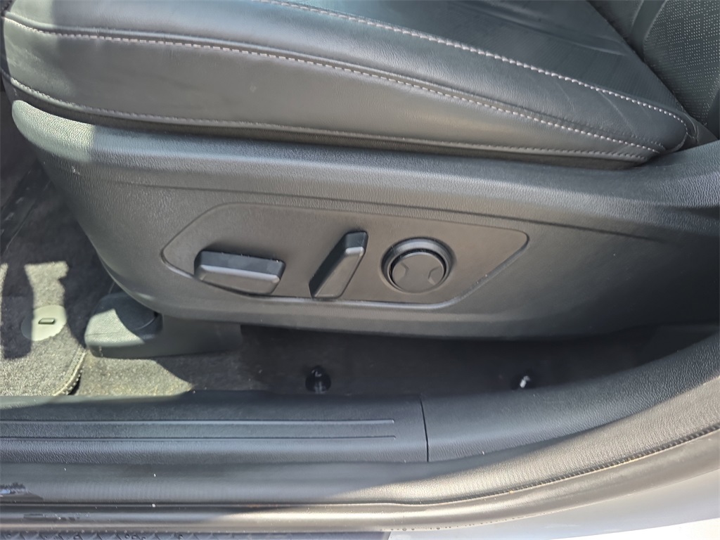 Vehicle image 19 of 31