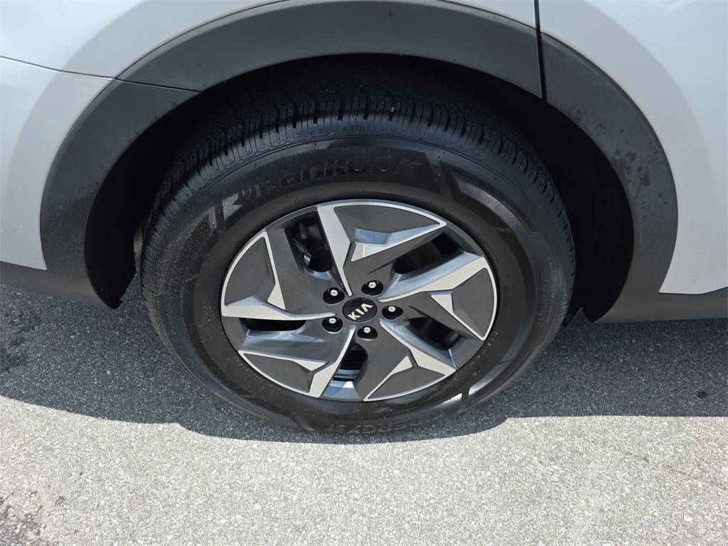 Vehicle image 7 of 31