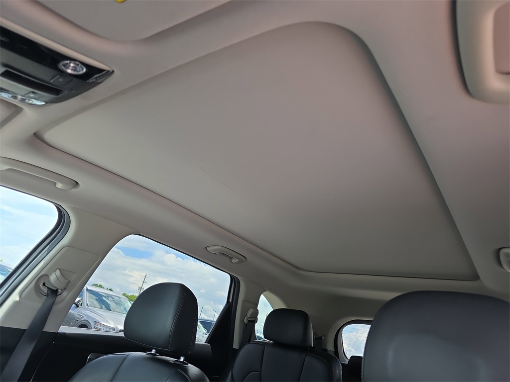 Vehicle image 17 of 31