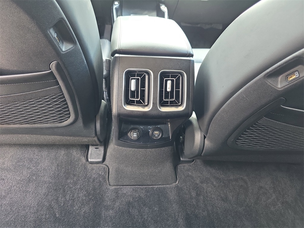 Vehicle image 23 of 31
