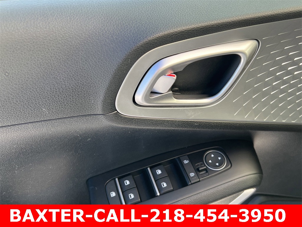Vehicle image 10 of 28