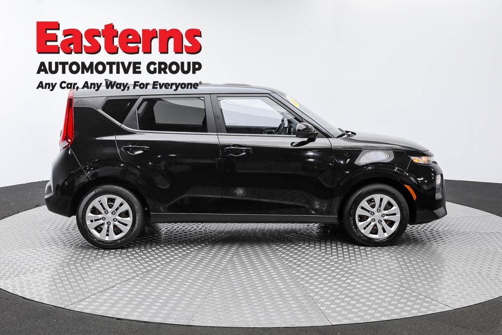 Vehicle image 17 of 60