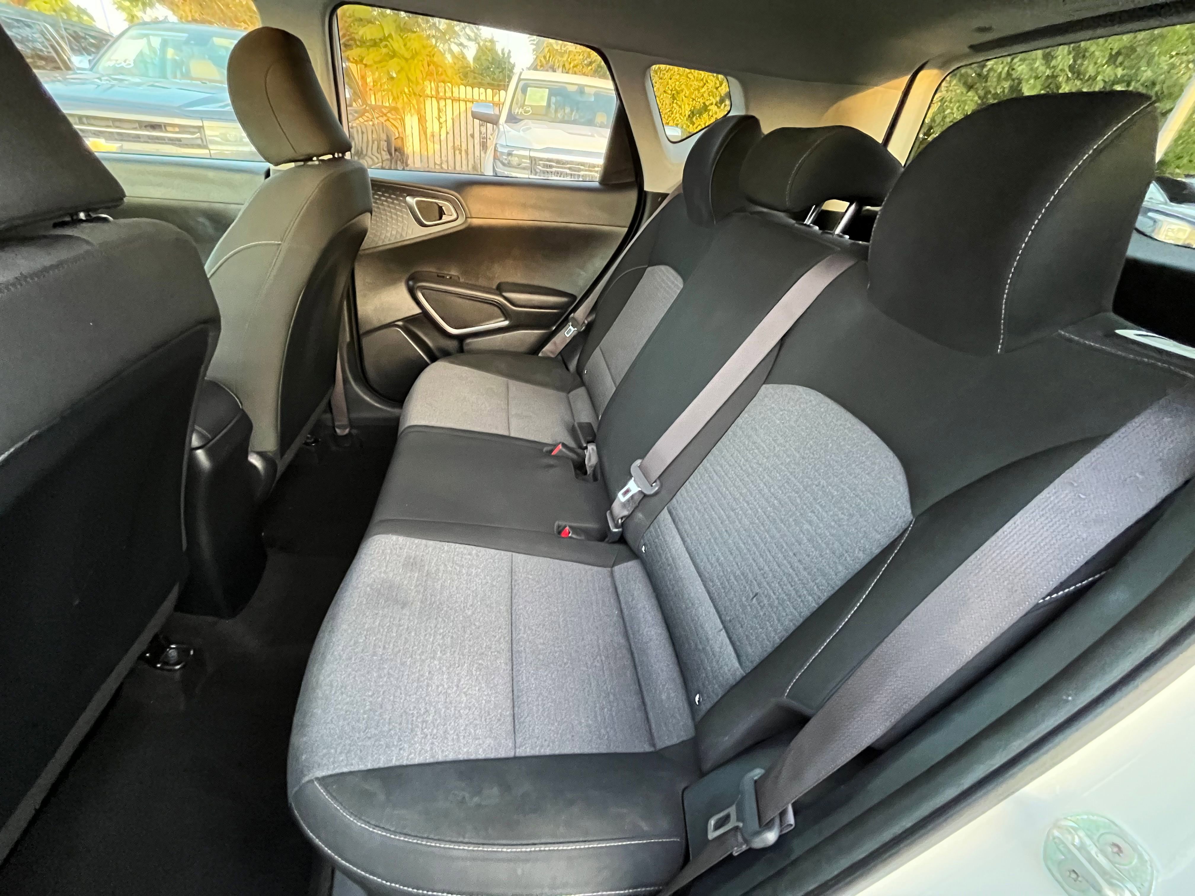 Vehicle image 28 of 59