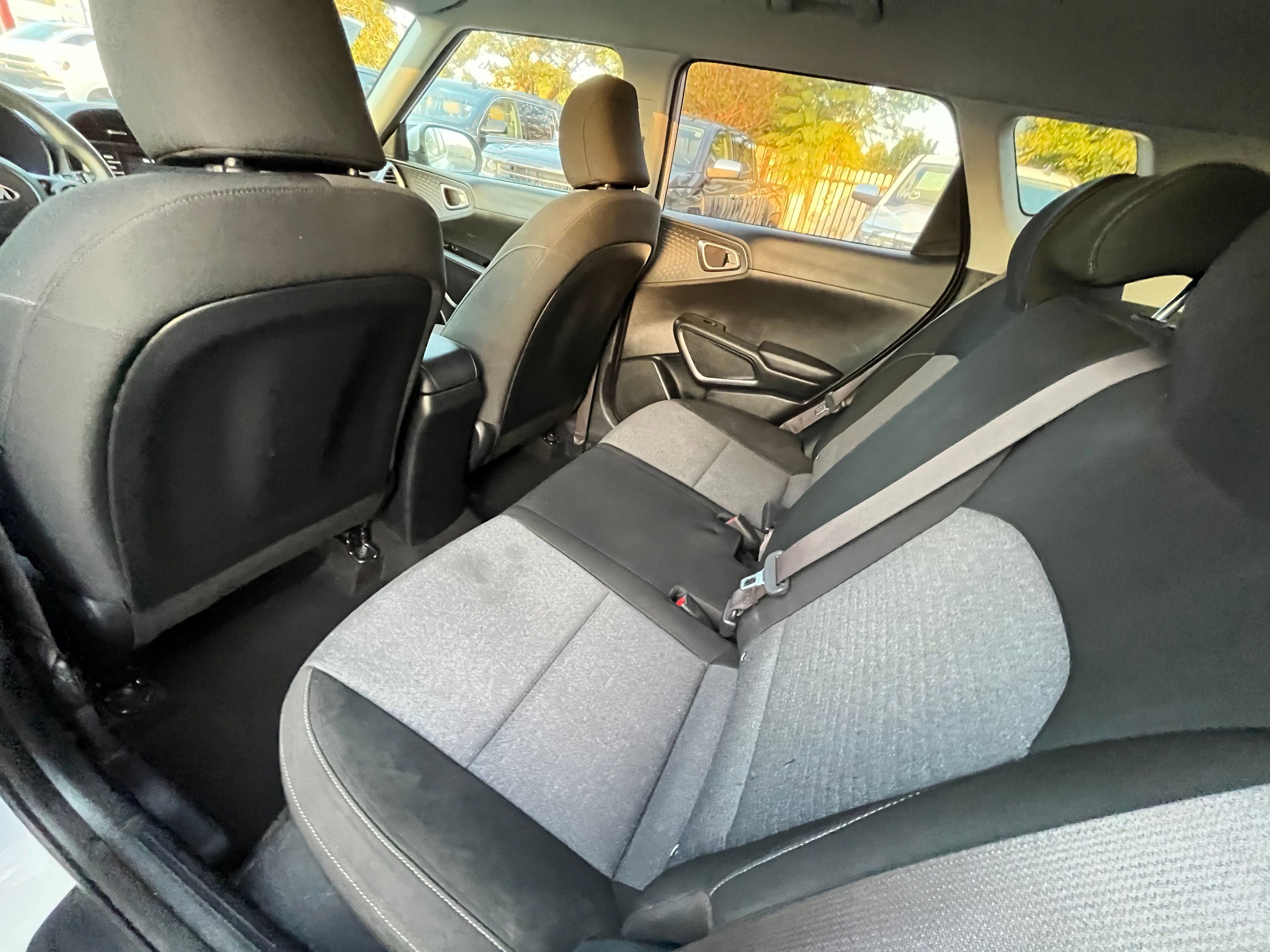 Vehicle image 27 of 59