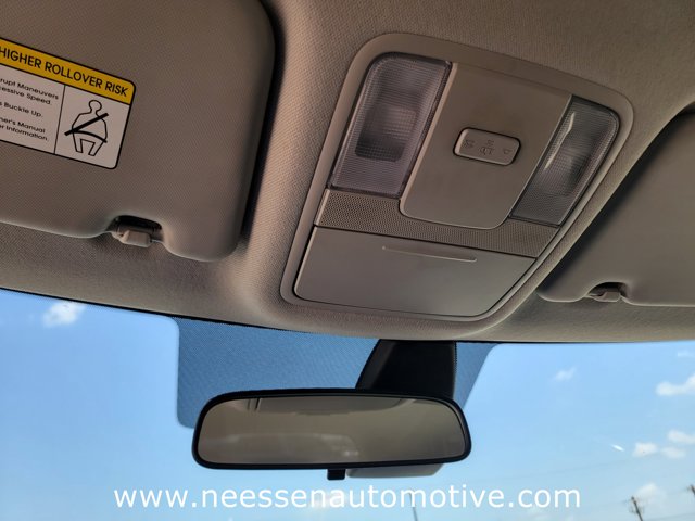 Vehicle image 33 of 37