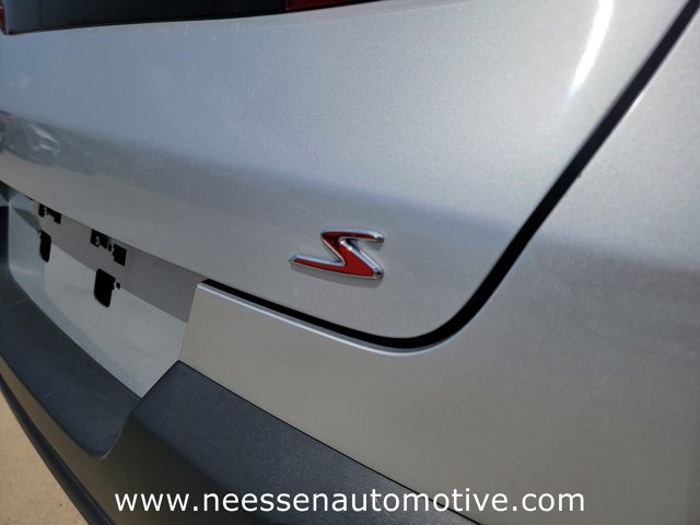 Vehicle image 8 of 37