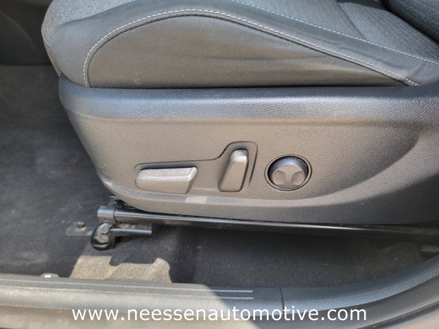 Vehicle image 17 of 37