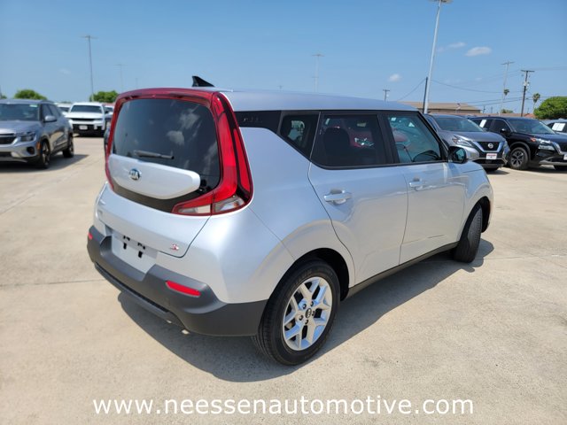 Vehicle image 3 of 37