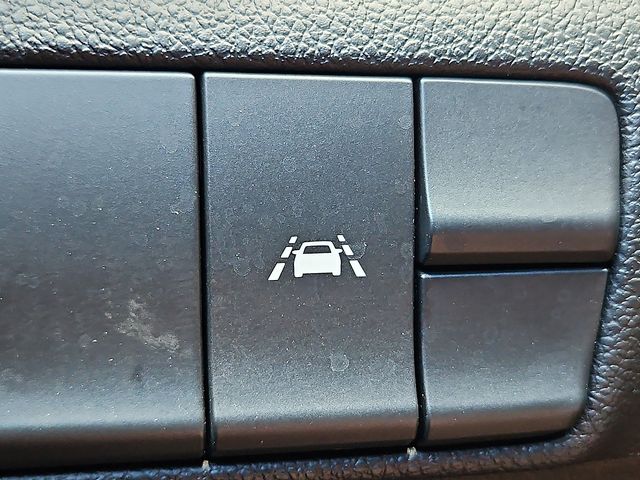 Vehicle image 23 of 30