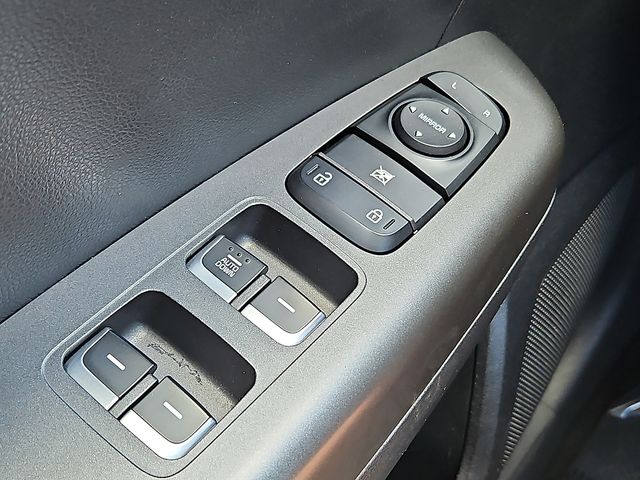 Vehicle image 24 of 30
