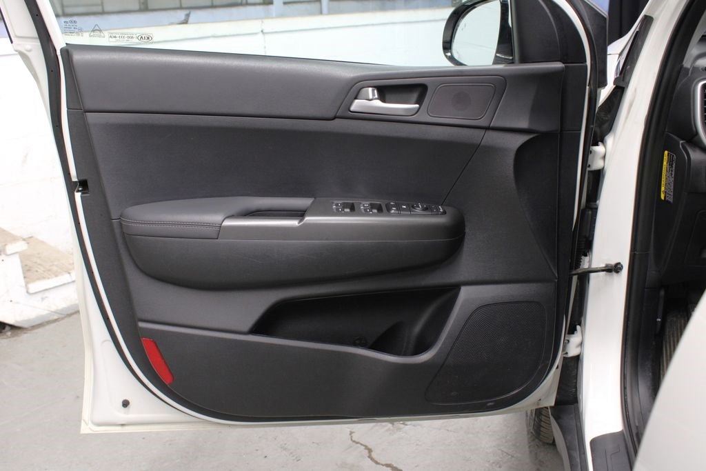 Vehicle image 33 of 58