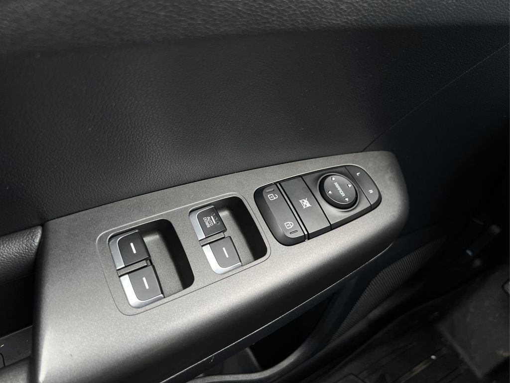 Vehicle image 31 of 36