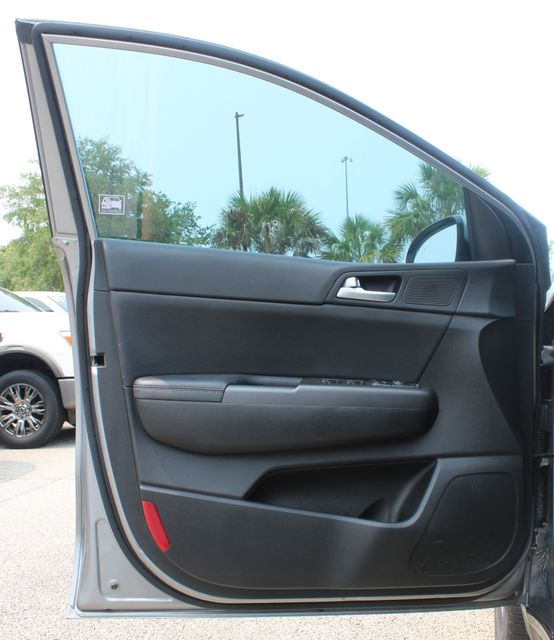 Vehicle image 11 of 22
