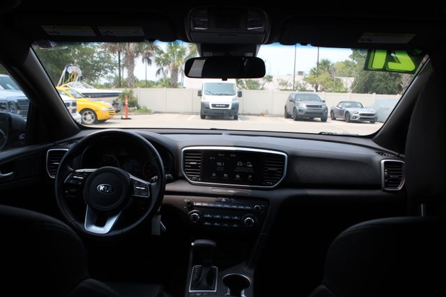 Vehicle image 20 of 22