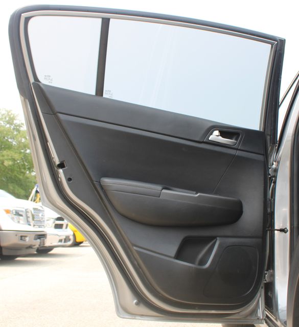 Vehicle image 18 of 22