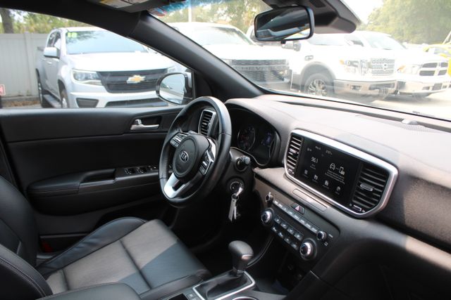 Vehicle image 17 of 22